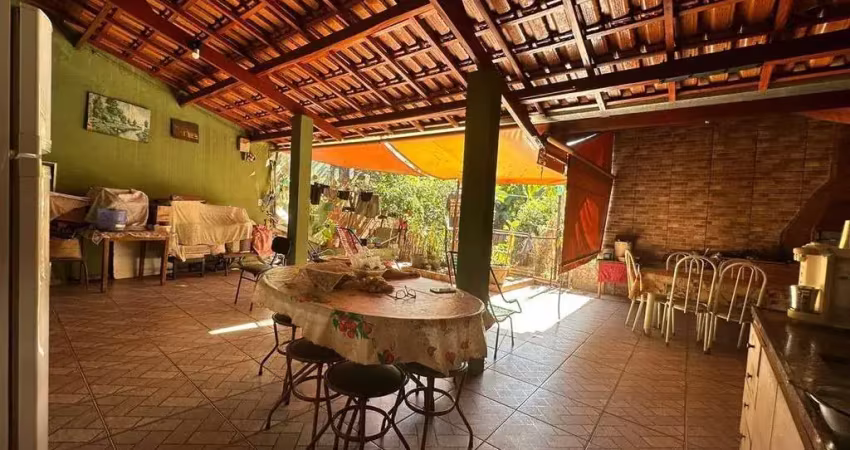 Area de lazer para venda na vila virginia, em uma travessa tranquila, varanda gourmet e grande pomar em 225 m2 de área total