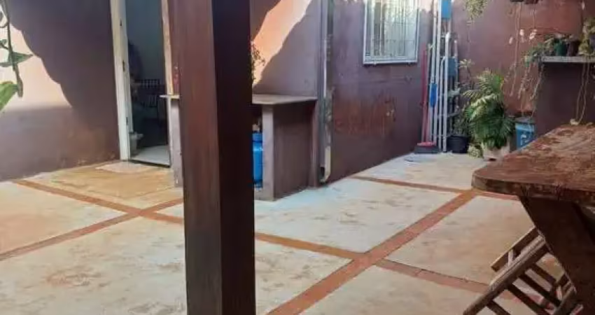 Ótima casa para venda no parque dos servidores, 2 dormitorios sendo 1 suite, varanda gourmet, 2 vagas, em 114 m2 construidos