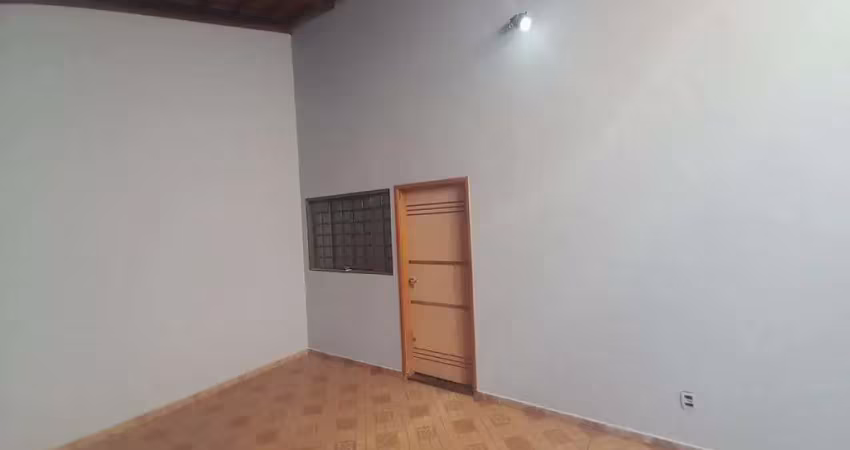 Ótima casa para venda no ipiranga, 2 dormitorios, 2 vagas cobertas, amplo quintal em 150 m2 de área total