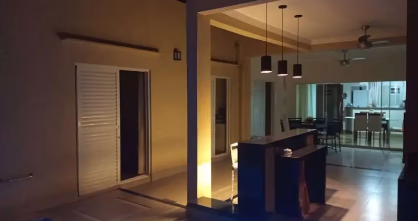 Linda casa com ótimo padrão para venda no greenville, 3 dormitorios com 1 suite, gourmet e piscina em 200 m2 de área total