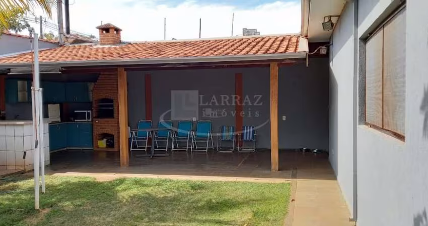 Linda casa para venda no Candido Portinari, na Av. Dina Rizzi, 3 dormitorios 1 suite, varanda gourmet e amplo quintal em 360 m2 de area total