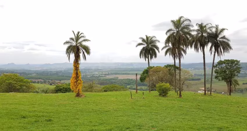 Excelente sitio para venda em franca no jardim eden, com 1,86 alqueires, apenas 1,6 km do asfalto, linda casa sede, plano, ideal para empreendimentos