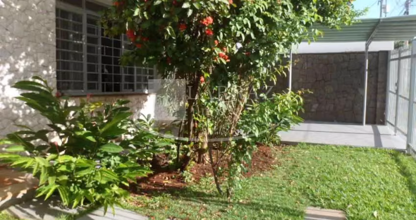 Ótima casa para venda na vila seixas em ótima localização, ideal para clinicas, 3 dormitorios sendo 1 suite, varanda gourmet em 360 m2 de area total