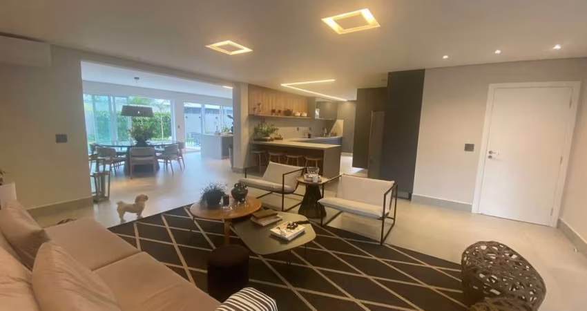 Lindo sobrado para venda no charmoso Cond. Reserva Santa Luisa, 4 suites 1 master, varanda gourmet e piscina em 498 m2 total, lazer no condomínio