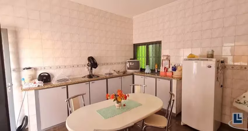 Ótimo sobrado para venda no jose sampaio junior, rua bastante tranquila, 3 dormitorios sendo 1 suite, piscina, 4 banheiros em 237 m² de área construíd