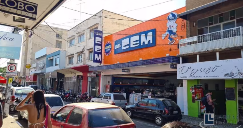 Excelente salao para locação no Centro de Passos-MG na Expedicionarios, com 1.175 m2 de área útil, vocação para grandes lojas