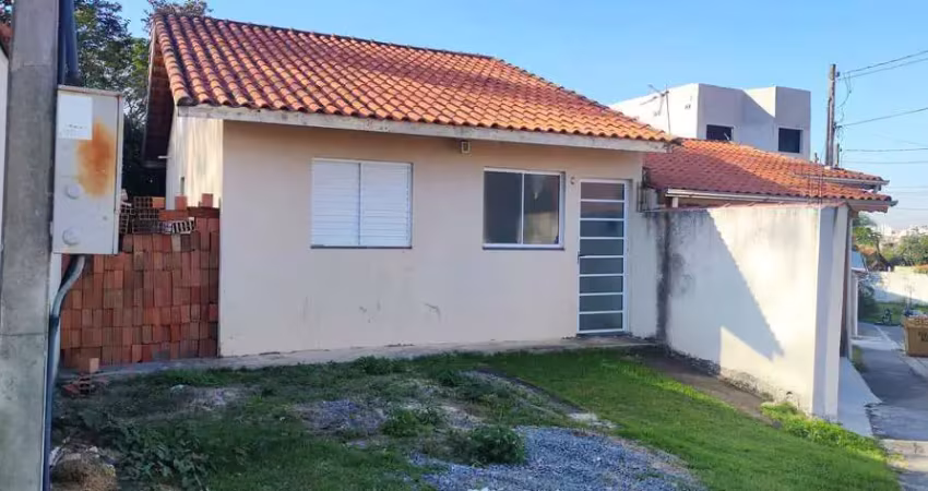 Casa no condomínio vista das paineiras em guaratinguetá sp.
