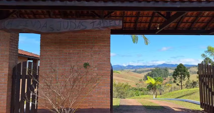 Vende-se sítio 2,5 alqueires em cunha sp, lazer completo com piscina.