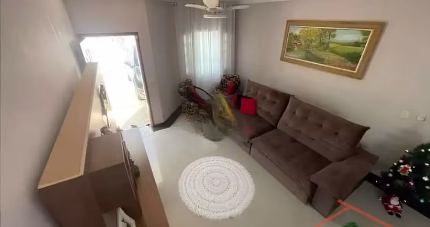 Casa com 3 quartos à venda na Rua Benedita Mª Barbosa Souza, 24, Vila Pilar, Arujá
