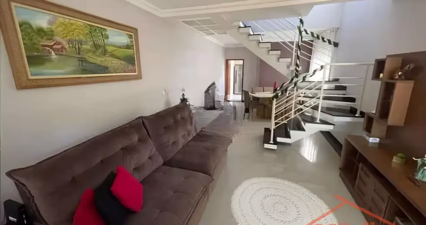 Casa com 3 quartos à venda na Rua Benedita Mª Barbosa Souza, 24, Vila Pilar, Arujá