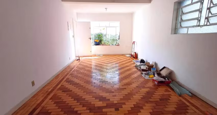 Casa à venda em Jardim da Glória - São Paulo: 206m², 3 dormitórios e 2 banheiros por R$2.100.000