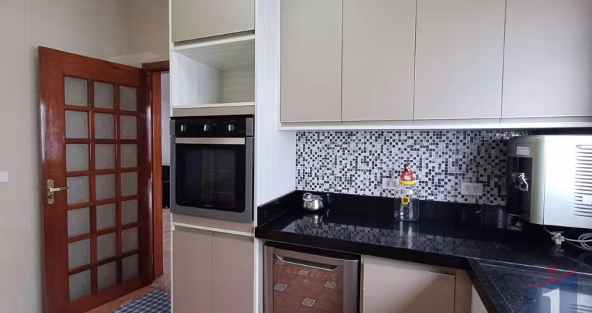 Casa à Venda em rua sem saída - 4 Dorm, 2 Suítes por R$1.210.000