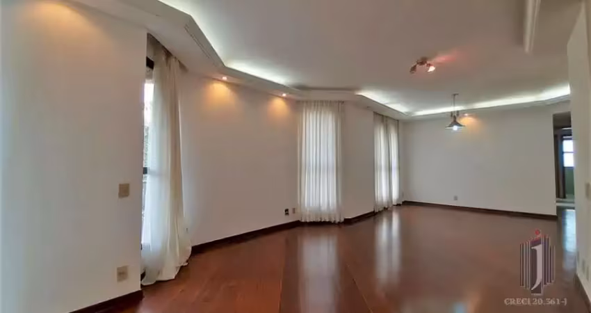 Apartamento espaçoso na aclimação, a poucos passos do parque