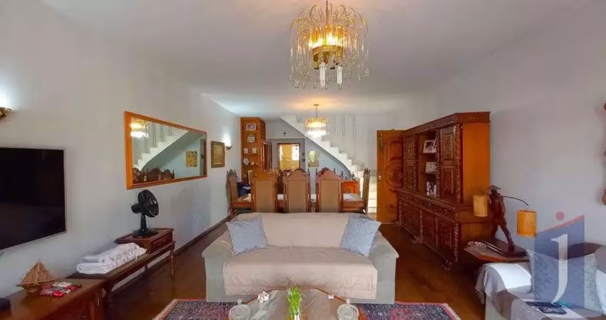 Casa no Jardim da Glória - SP: 201m², 3 quartos, 1 suíte e 4 vagas por R$1.145.000