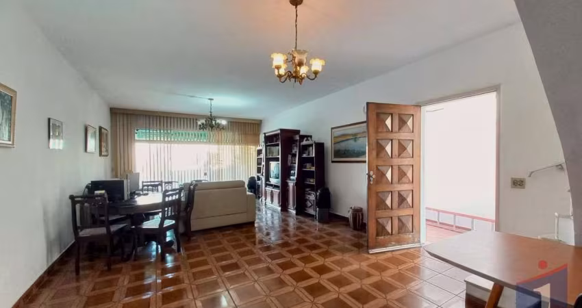 Casa à Venda no Jd. da Glória: 3 Dormitórios e 255m² por R$1,15M