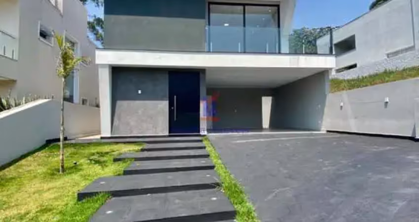 Casa sobrado em parque maringá - 4 suítes, 300m² à venda