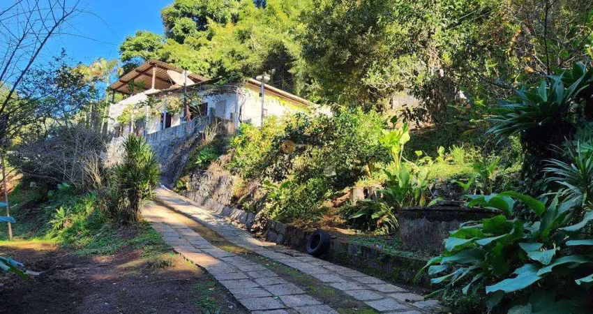 Casa para Venda em Teresópolis, Pessegueiros, 3 dormitórios, 2 banheiros, 4 vagas