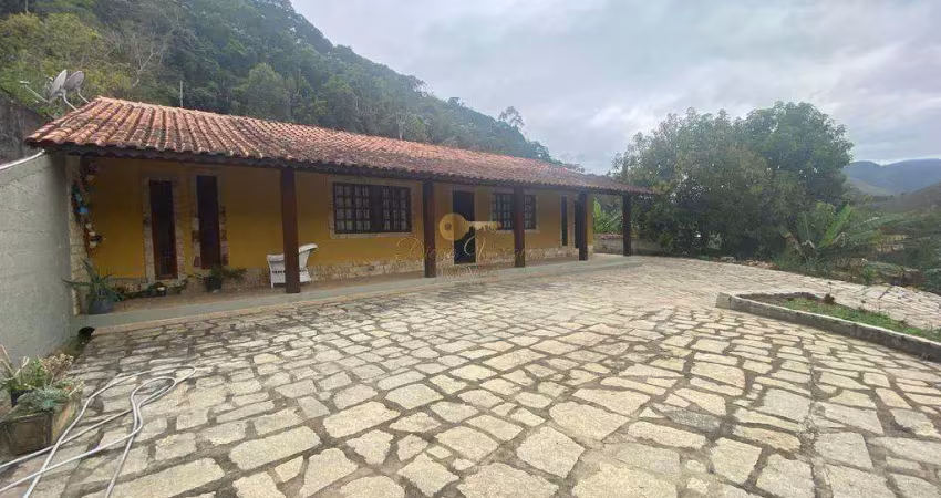Casa para Venda em Teresópolis, Pessegueiros, 3 dormitórios, 1 suíte, 2 banheiros, 4 vagas