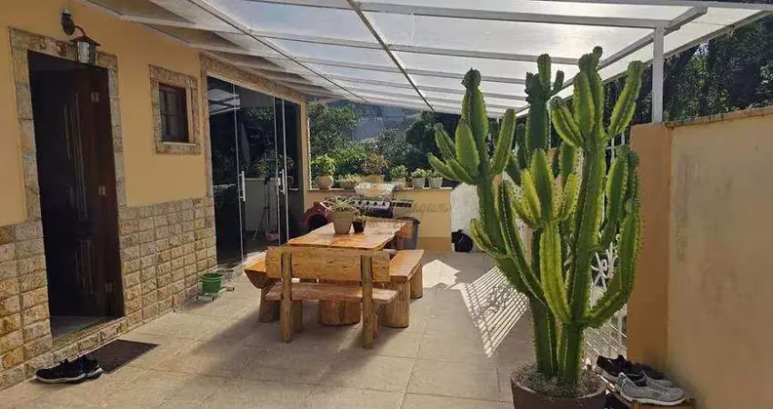 Casa para Venda em Teresópolis, Caxanga, 4 dormitórios, 3 suítes, 4 banheiros, 2 vagas
