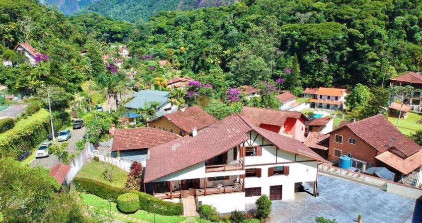 Casa para Venda em Teresópolis, Carlos Guinle, 7 dormitórios, 2 suítes, 3 banheiros, 8 vagas
