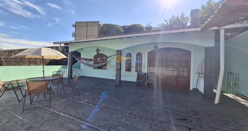 Casa para Venda em Teresópolis, Fazendinha, 3 dormitórios, 1 suíte, 2 banheiros, 2 vagas
