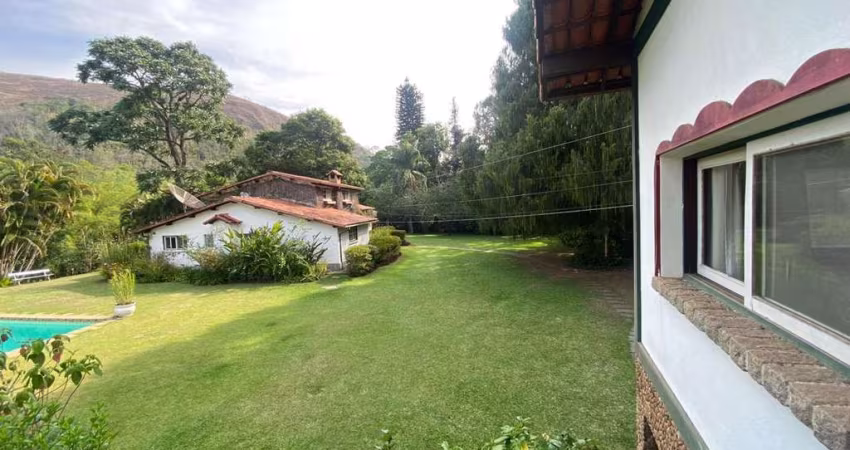 Casa em Condomínio para Venda em Petrópolis, Itaipava, 7 dormitórios, 1 suíte, 3 banheiros, 20 vagas