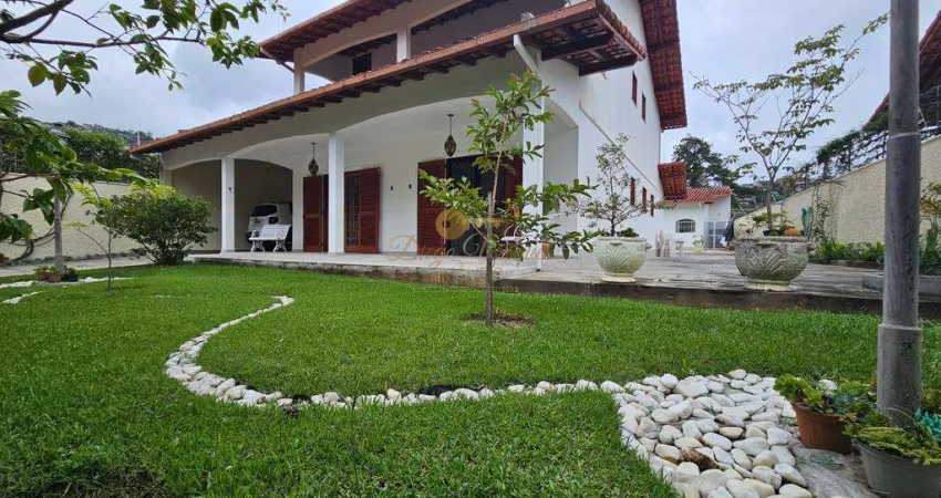 Casa para Venda em Teresópolis, Golfe, 5 dormitórios, 1 suíte, 5 banheiros, 4 vagas