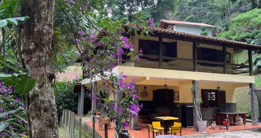 Casa em Condomínio para Venda em Petrópolis, Itaipava, 3 dormitórios, 2 banheiros, 2 vagas