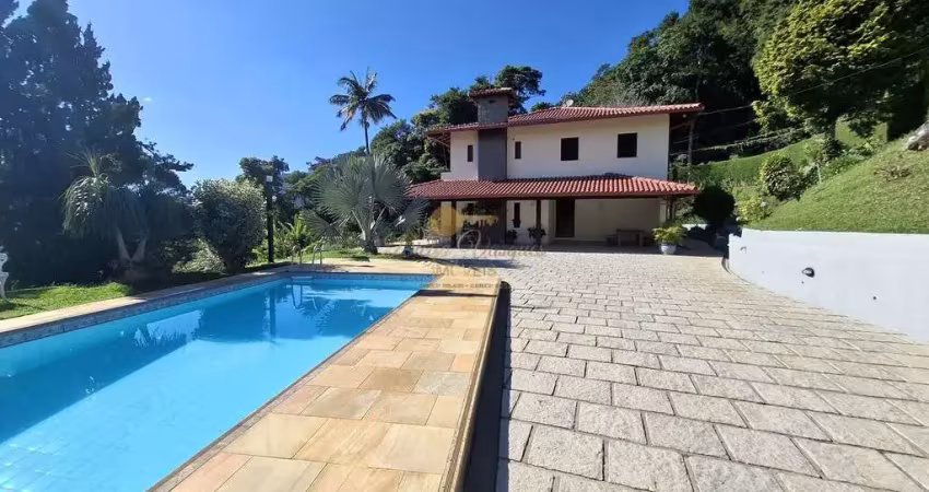 Casa para Locação em Teresópolis, Iucas, 4 dormitórios, 2 suítes, 4 banheiros, 4 vagas