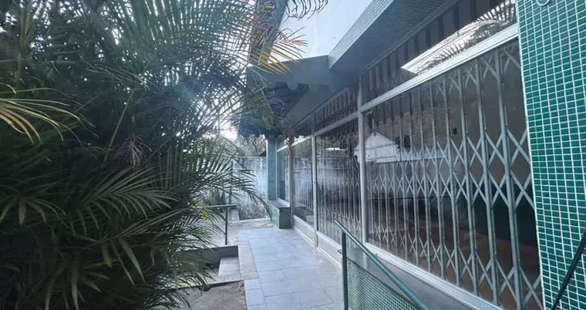 Casa para venda em petrópolis, carangola, 3 dormitórios, 1 suíte, 2 banheiros, 3 vagas