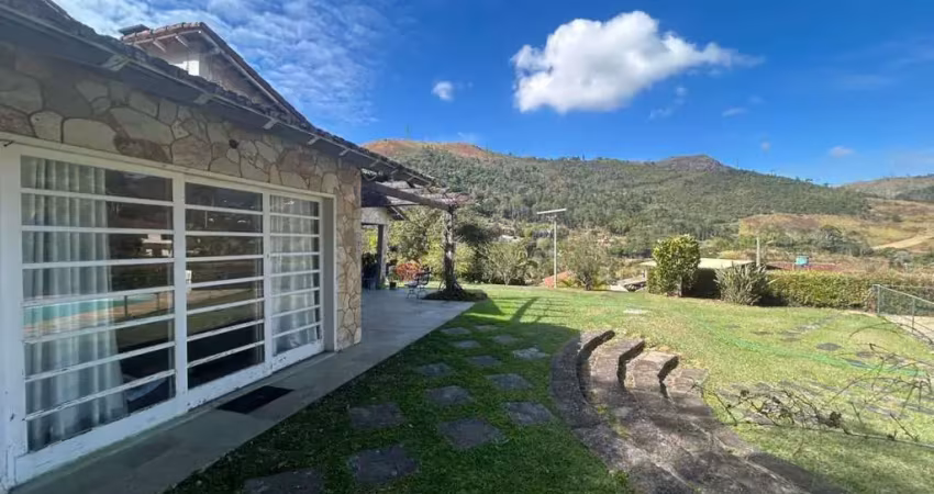 Casa para venda em petrópolis, araras, 5 dormitórios, 3 suítes, 4 banheiros, 4 vagas