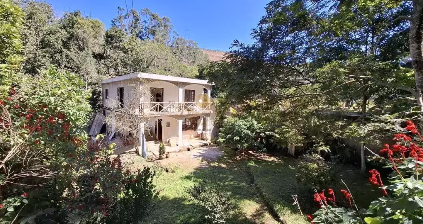 Casa para venda em teresópolis, pessegueiros, 3 dormitórios, 1 suíte, 2 banheiros, 2 vagas