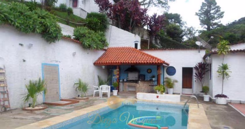 Casa para Venda em Teresópolis, Albuquerque, 7 dormitórios, 1 suíte, 3 banheiros, 2 vagas