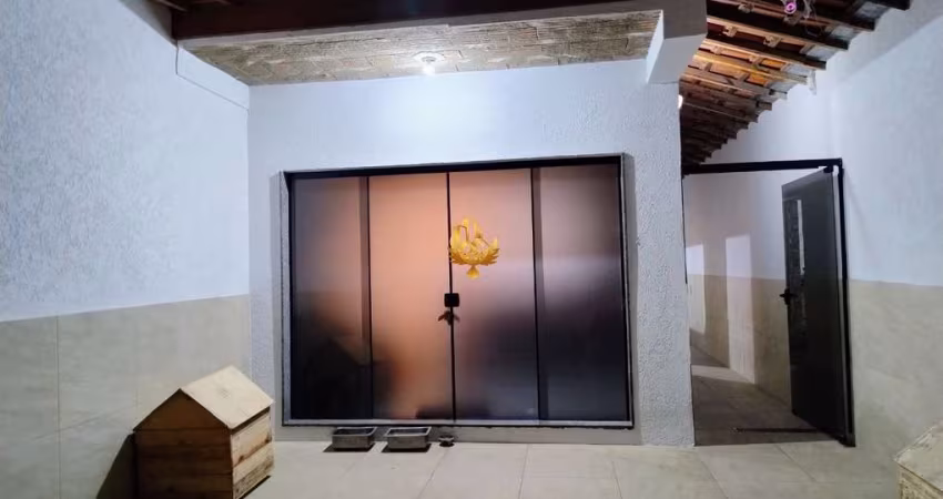 Excelente oportunidade: Casa à venda em Taubaté-SP, Residencial Estoril, 2 quartos, 1 suíte, 1 sala, 2 banheiros, 2 vagas, 65m².