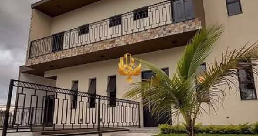 Casa de alto padrão em condomínio à venda em Taubaté-SP, no bairro Quiririm! 3 quartos, 1 suite, 1 sala, 4 banheiros, 4 vagas de garagem, 283 m². Venha conferir!