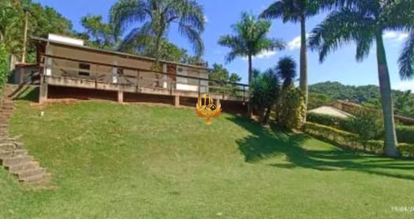 Chácara de luxo em Taubaté-SP, Bairro Registro, 2 quartos, 1 suíte, 1 sala, 2 banheiros, 10 vagas de garagem, 1.400 m² de área.