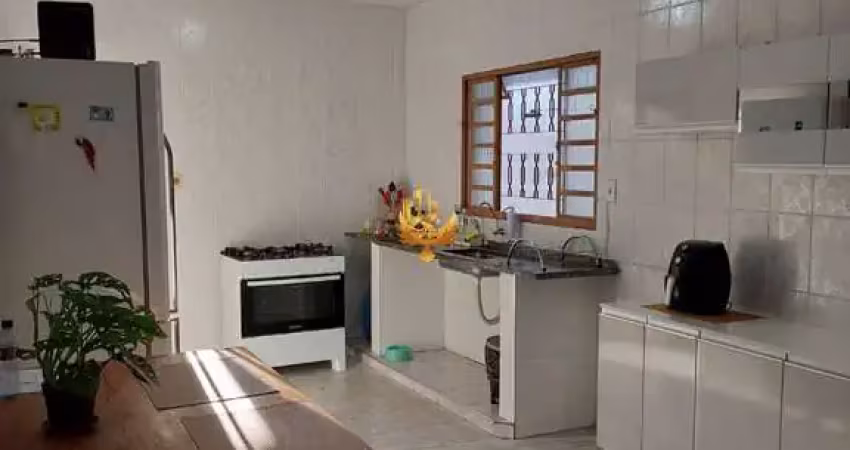 Casa à venda em taubaté-sp, jardim gurilândia: 3 quartos, 1 sala, 1 banheiro, 2 vagas, 197m²!