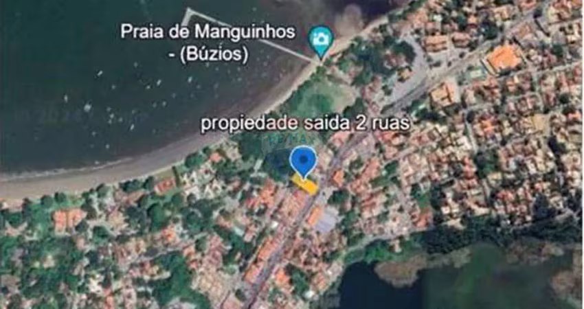 À Venda: Prédio com 3 Casas + 2 Kitnets, Saída para 2 Ruas, na Melhor Localização Comercial de Búzios/RJ