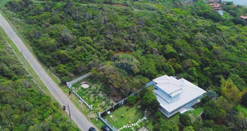 Terreno poucos metros da praia da Ferradura com RGI ok e Projeto aprovado! Melhor valor do mercado!