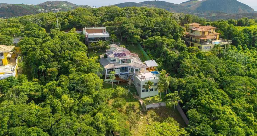 Mansão à venda com Vista Mar na Ferradura – Luxo, Conforto e Exclusividade