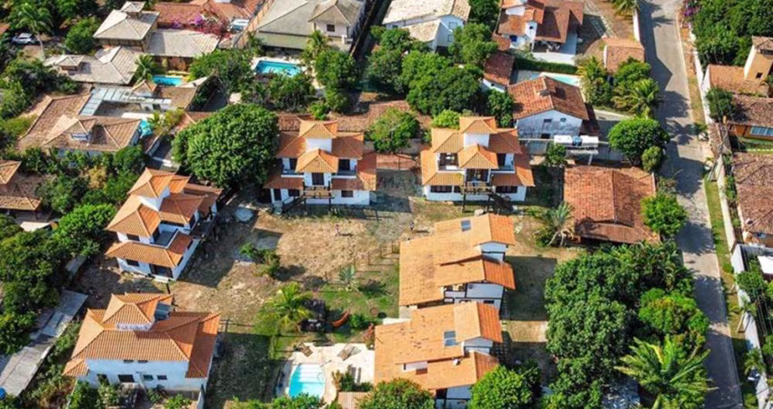 À venda: 7 casas em terreno com mais de 3.000 m², oportunidade única próximo à Praia de Manguinhos, Búzios!