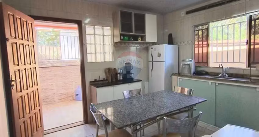 À venda: duas casas no mesmo terreno na vila verde, próximas à estrada da fazendinha, armação dos búzios