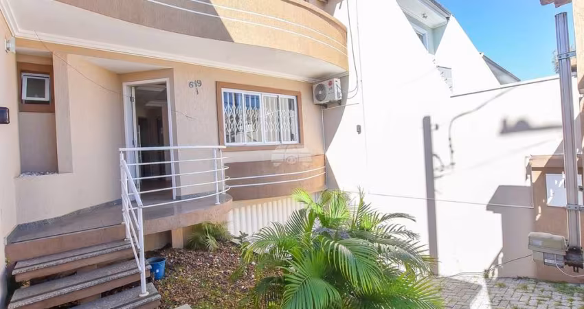 Sobrado para Venda em Curitiba, Hauer, 3 dormitórios, 1 suíte, 2 banheiros, 2 vagas