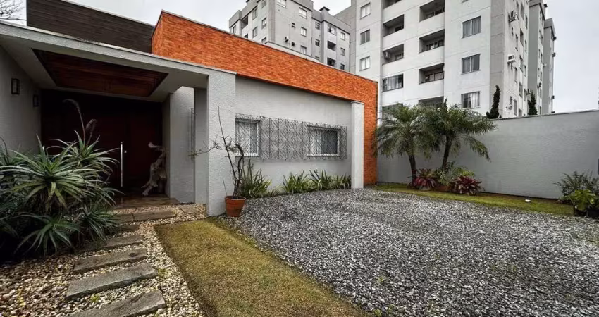 Casa com 3 quartos para alugar na Rua São João, 409, São Francisco de Assis, Camboriú