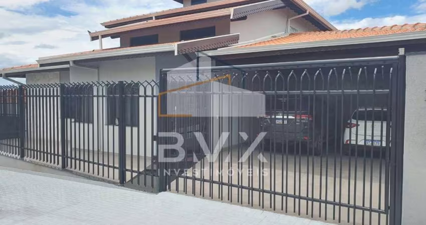 A casa é extraordinária possui 4 suítes sendo duas com varanda com guarda corpo de vidro e uma vista panorâmica esplêndida