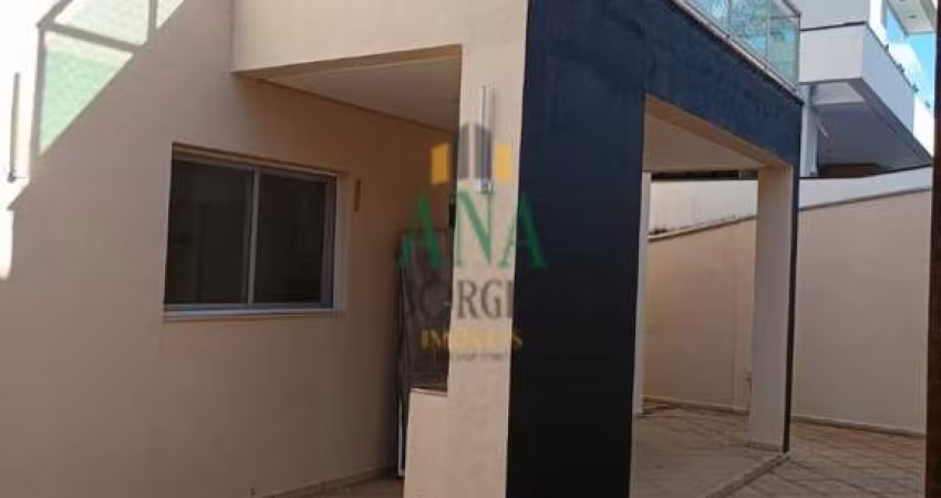 Casa sobrado linda, com três suítes