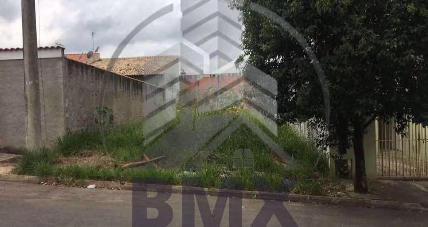 Vende-se ótimo terreno de 200 m² (8x25 m), plano, no Jd. Flora, região central de Araçoiaba da Serra, próximo à Sorocaba-SP