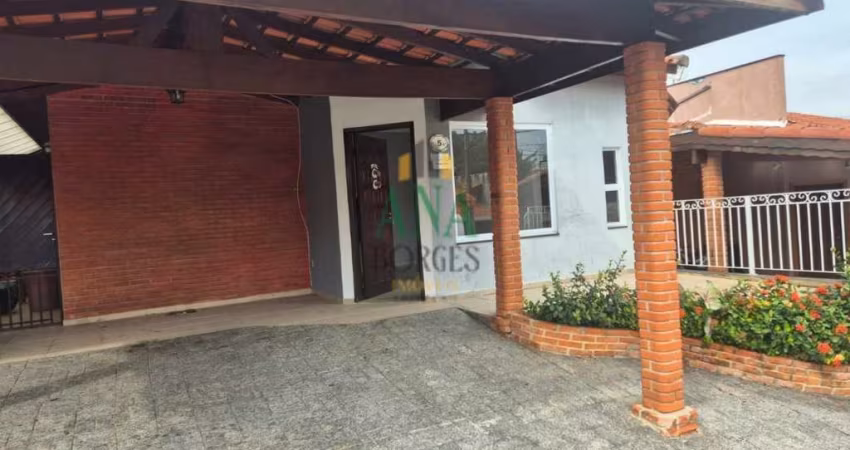 Casa térrea  com 03 dormitórios