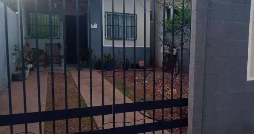Casa usada para venda em várzea grande, parque del rei, 2 dormitórios, 1 banheiro, 2 vagas