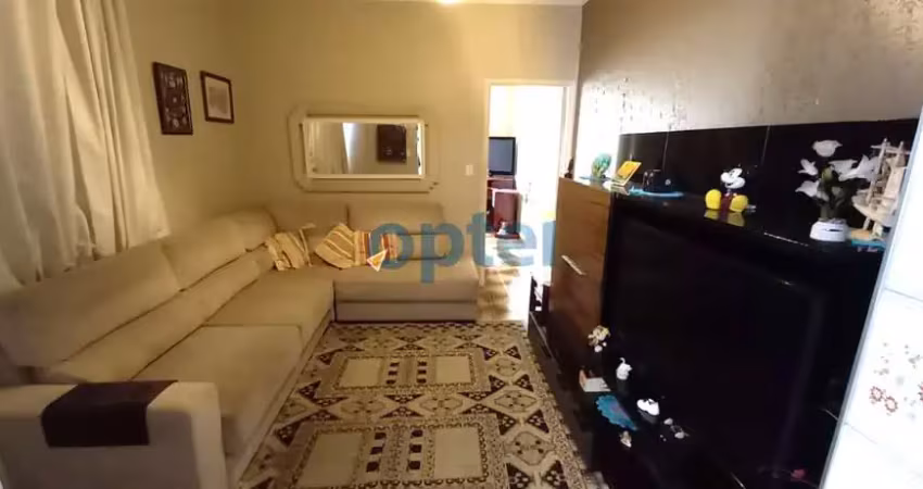 Casa térrea  com 178 m² de a.c. com 02 dormitórios, sala ampla, cozinha e 2 vagas de garagens.